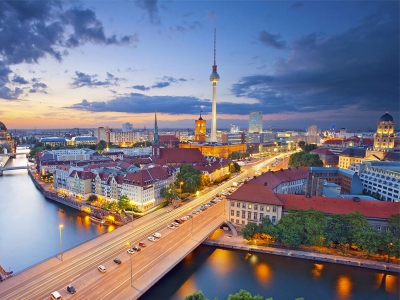 Авиабилеты Москва - Берлин  за 5393 руб. туда-обратно в мае из Москвы