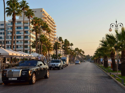 Дешевые авиабилеты в Ларнаку из Москвы в августе за 3114 руб. в одну сторону.