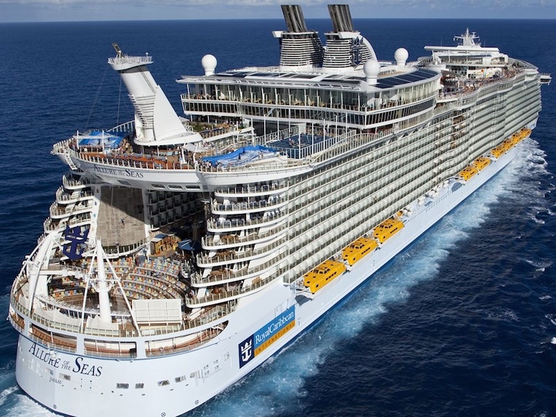 Кольцевой круиз 7 ночей из Барселоны на Oasis of the Seas в июле 2019г. за 974€