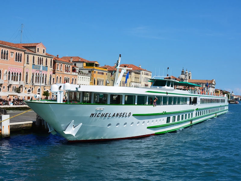 Кольцевой речной круиз по Италии 5 ночей из Венеции в августе 2019г. на CroisiEurope Michelangelo за 755€