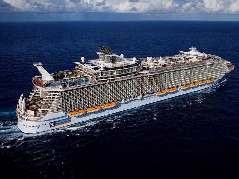 Кольцевой круиз 7 ночей из Барселоны на Allure of the Seas за 907€