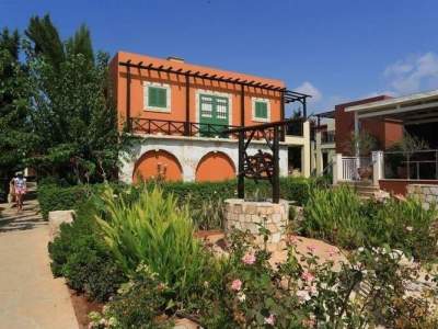 Panas Holiday Village