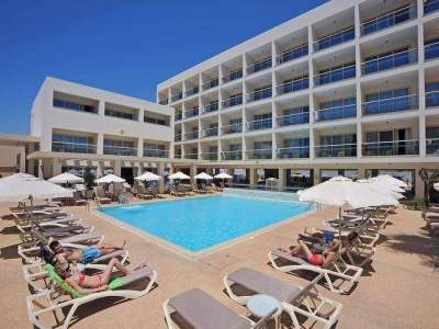 Nelia Gardens Hotel