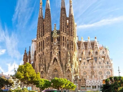 Авиабилеты в Барселону за 6174 руб.  туда-обратно чартер в феврале из Москвы