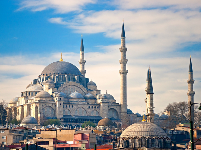 Дешевые авиабилеты в Стамбул из Москвы за 6525 руб. туда-обратно в марте.