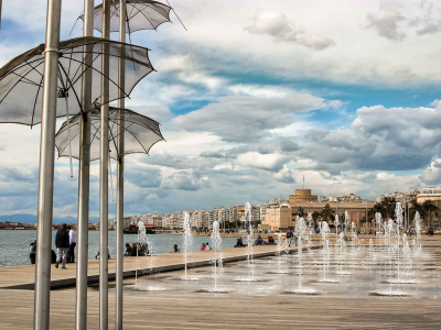 Дешевые авиабилеты в Салоники из Москвы за 7958 руб. туда-обратно в апреле.