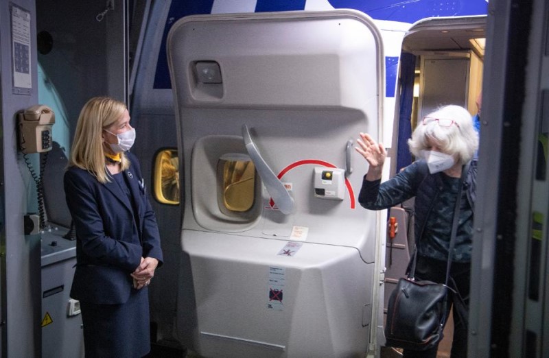 Lufthansa Group вводит обязательное ношение масок на борту