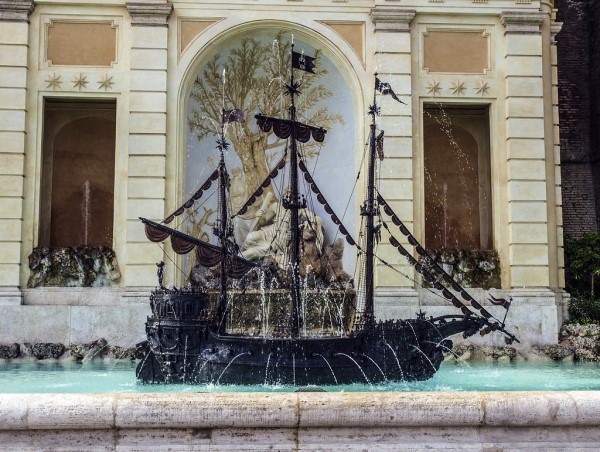 фонтан Джованни Васанцио в виде галеона